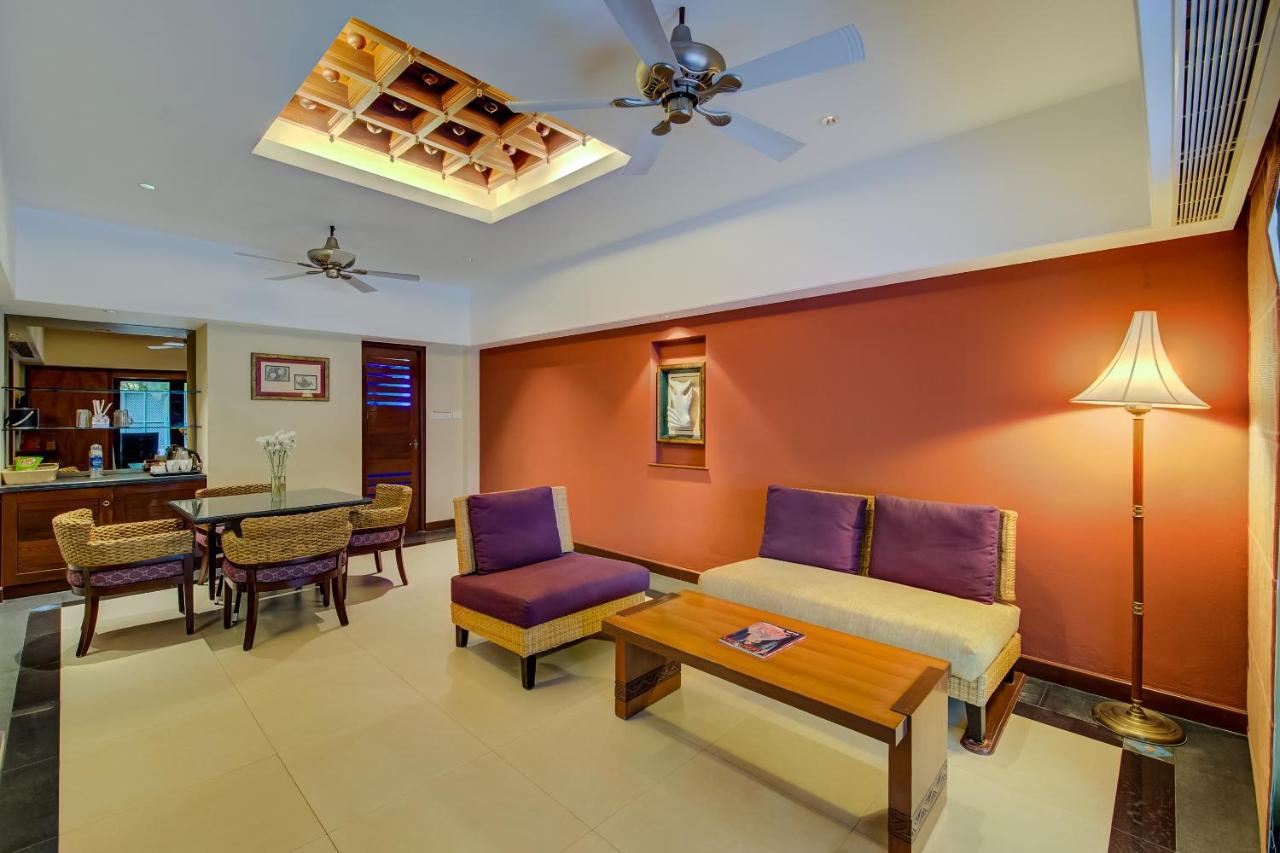 Radisson Blu Resort Temple Bay Mamallapuram ภายนอก รูปภาพ A living room in a suite at the Royal Thai Suite