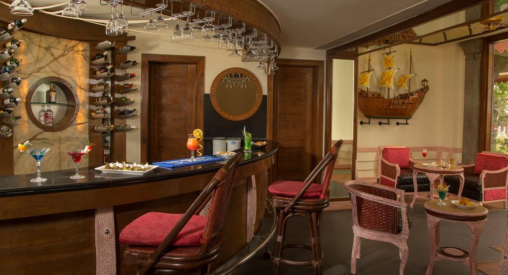 Radisson Blu Resort Temple Bay Mamallapuram ภายนอก รูปภาพ The bar at the hotel