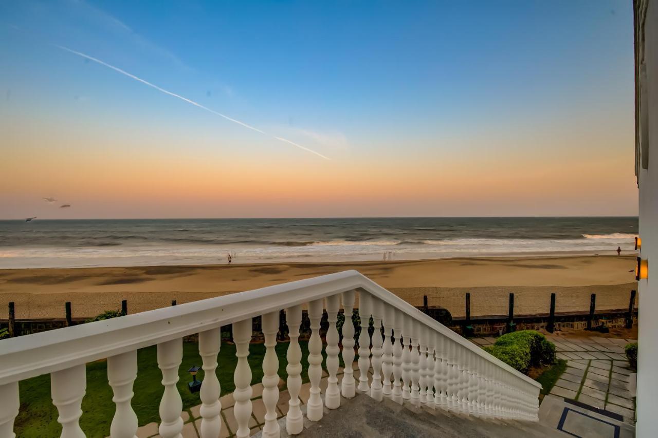 Radisson Blu Resort Temple Bay Mamallapuram ภายนอก รูปภาพ View of the beach from the hotel